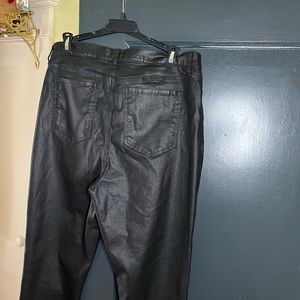 Banana Republic black coated denim. 31 Tall. Gently worn.30.75”inseam. 5.5”ankle
